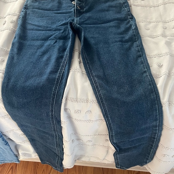 Old navy jeans size 6 mid rise and size 6 high rise dark jeans - Picture 2 of 2